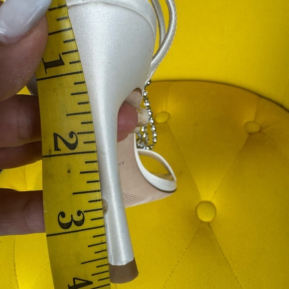 ANTONIO MELANI White Crystal Embellished Heels Size 9M - Picture 13 of 13